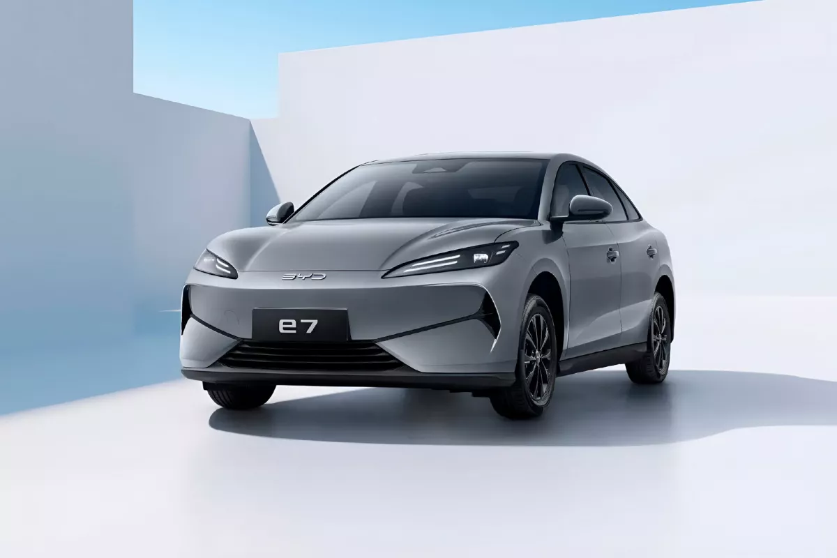 BYD E7