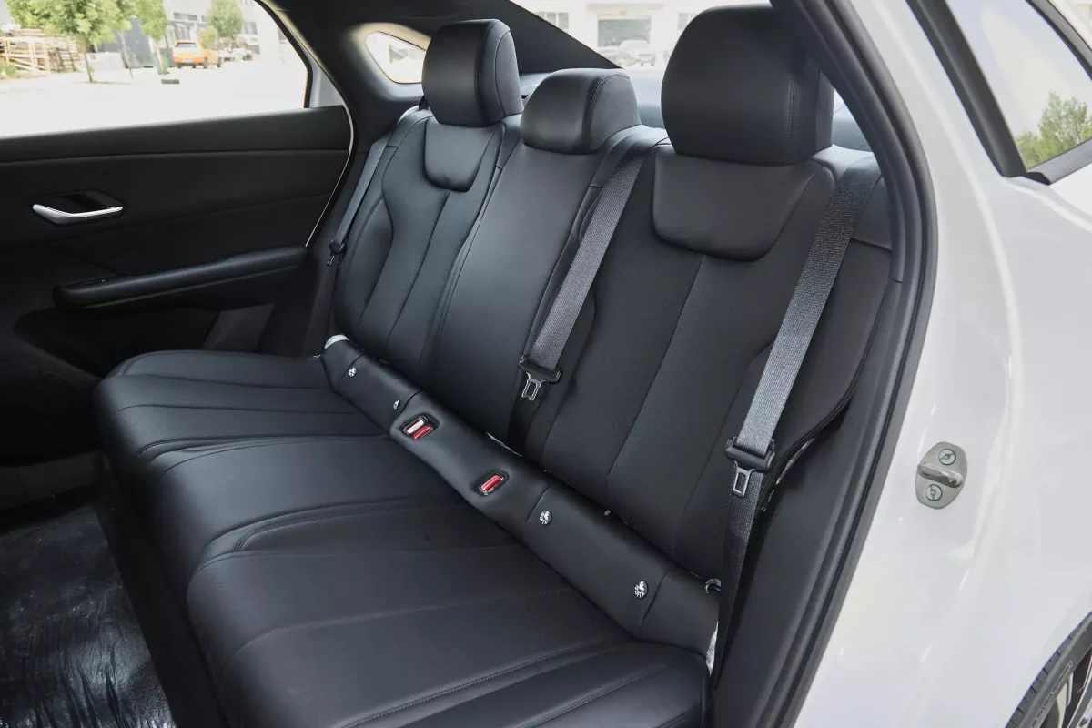 BYD E7