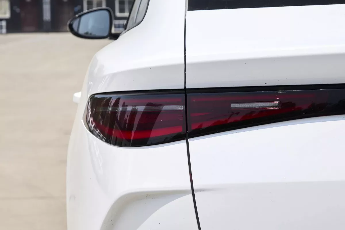 BYD E7