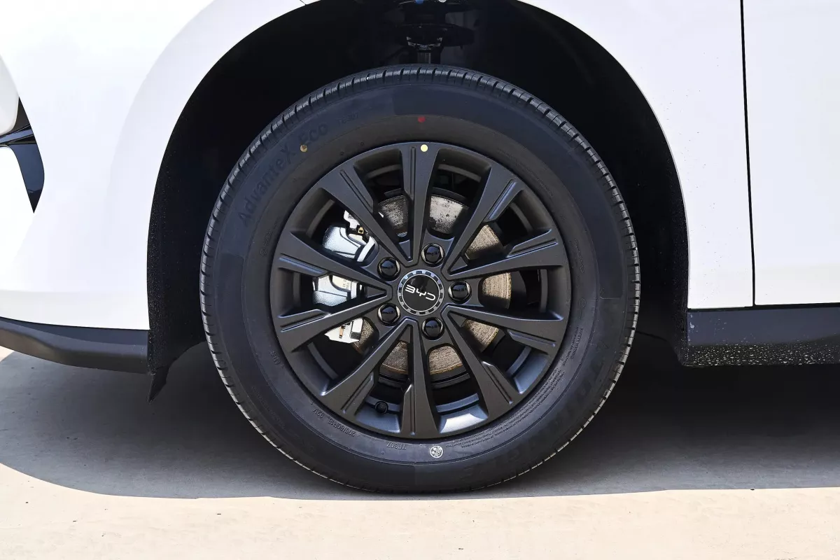 BYD E7