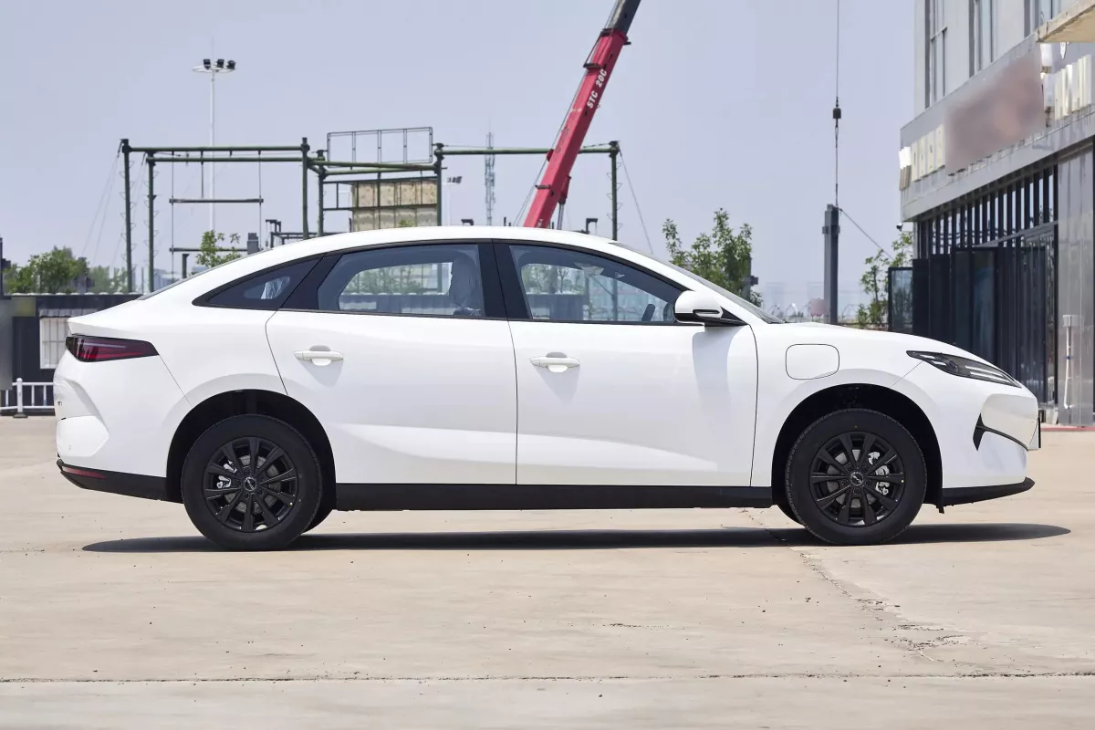 BYD E7