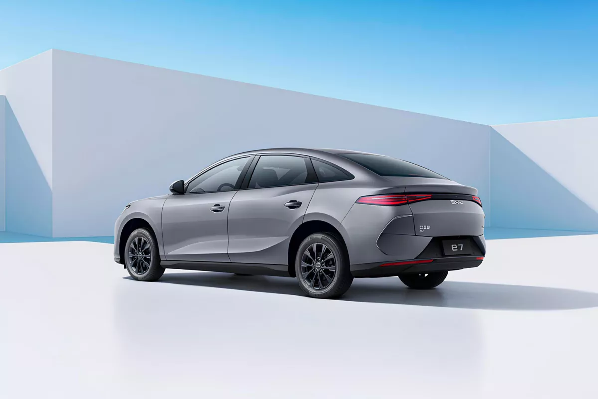 BYD E7