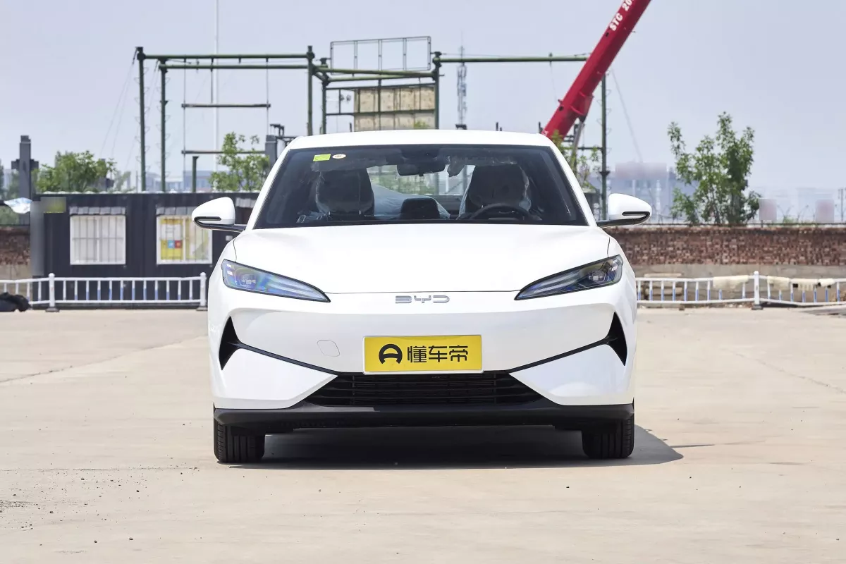 BYD E7