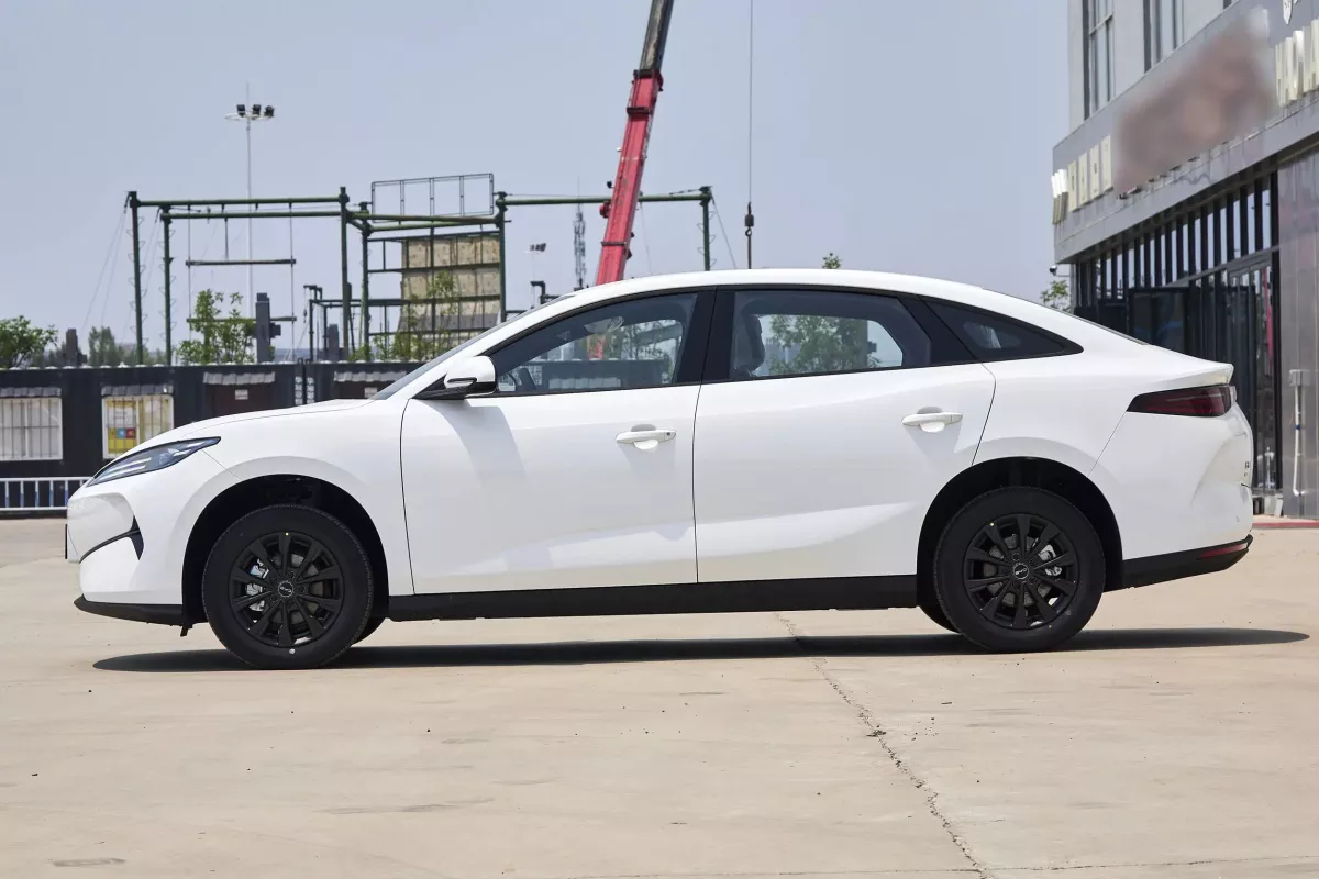 BYD E7