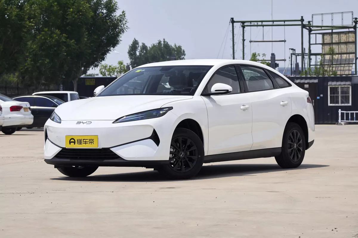 BYD E7