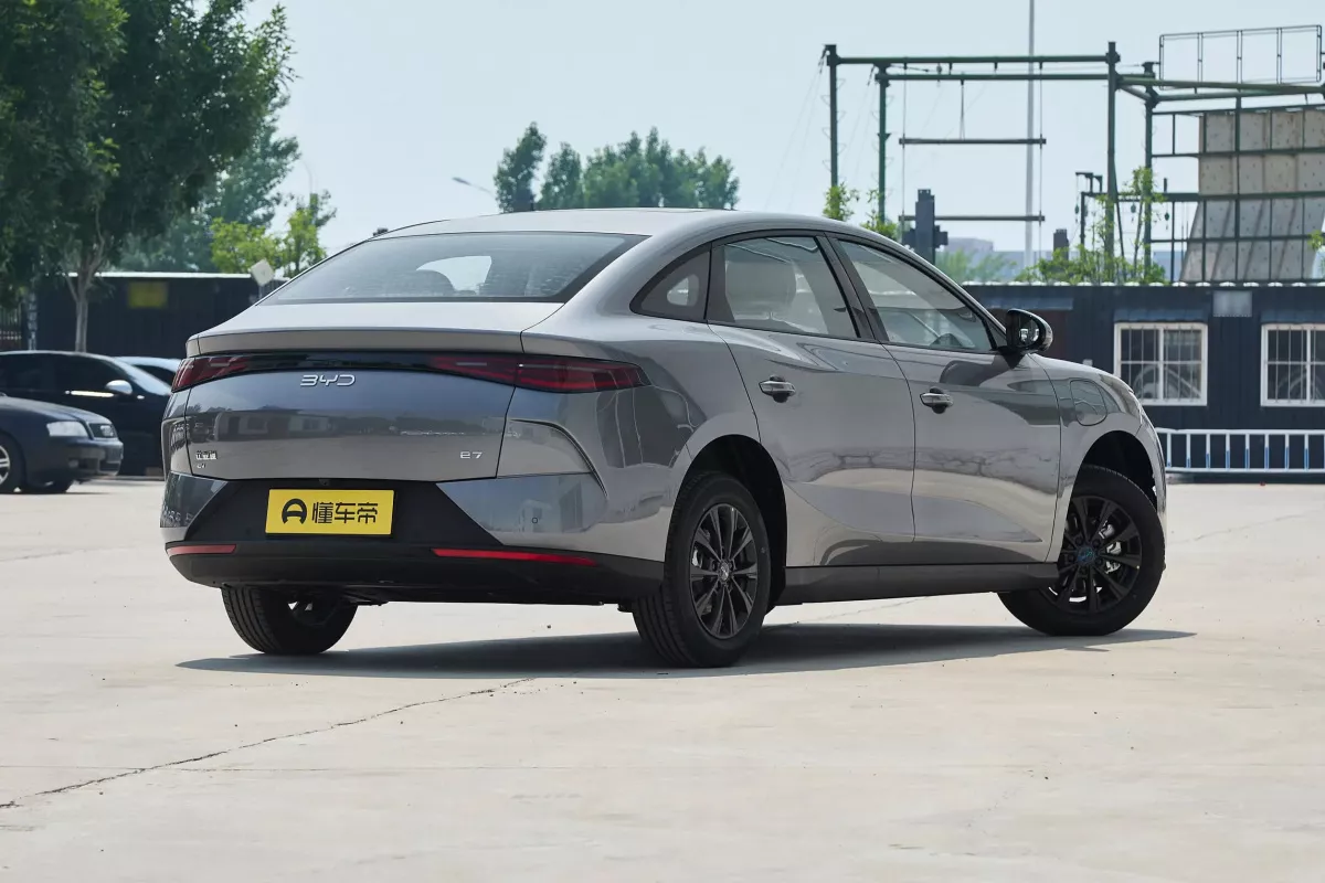 BYD E7