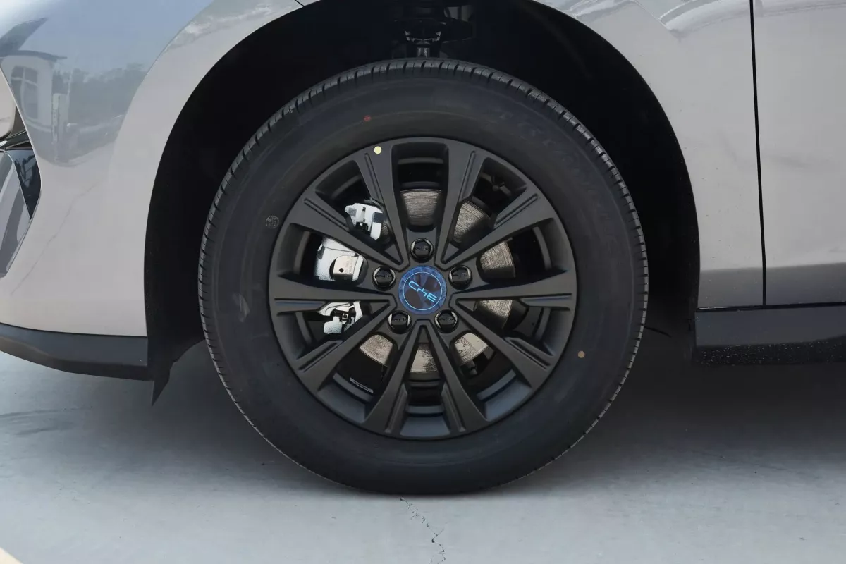 BYD E7