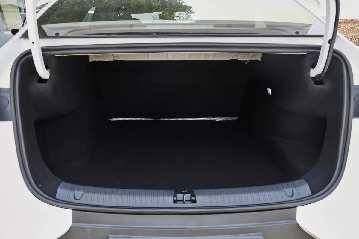 BYD E7