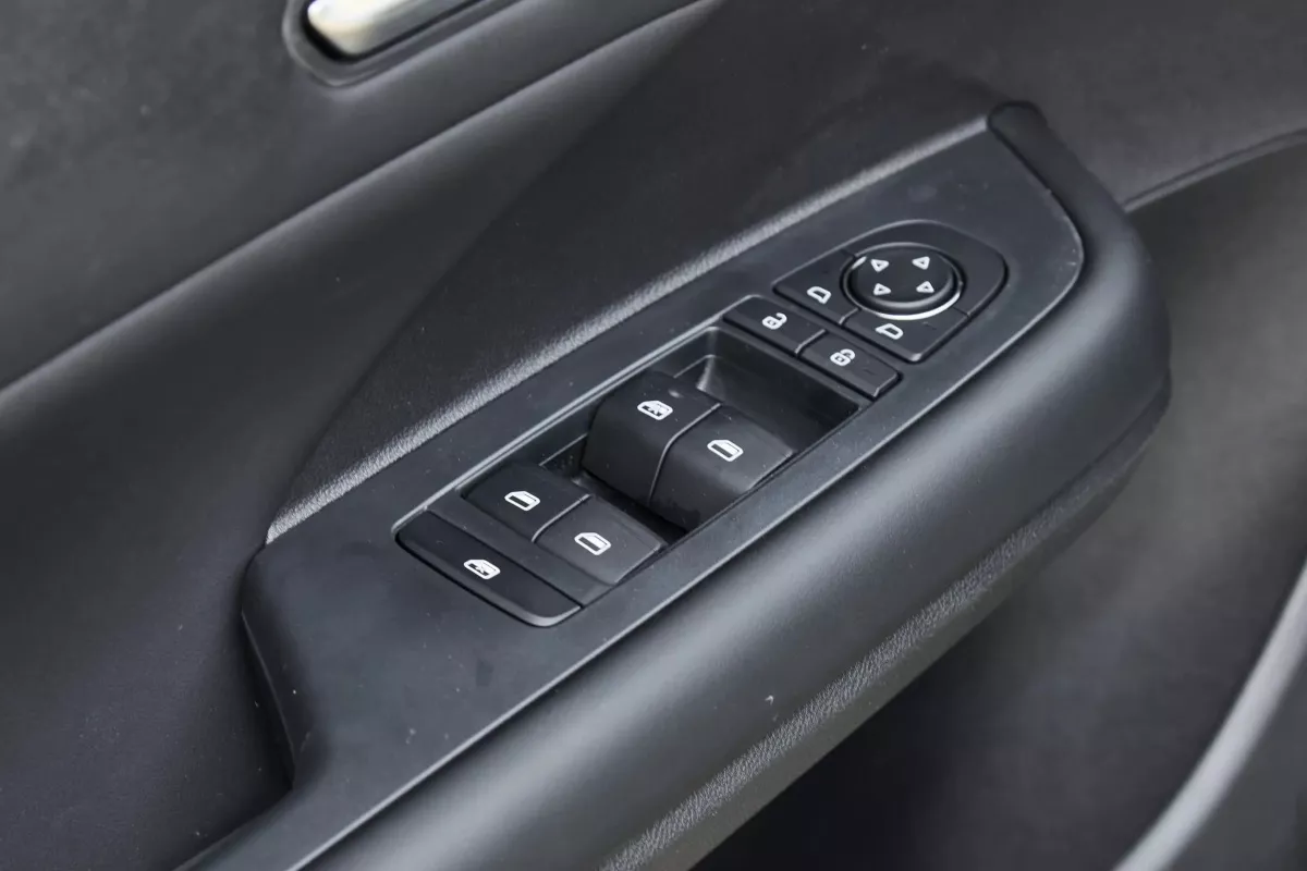 BYD E7