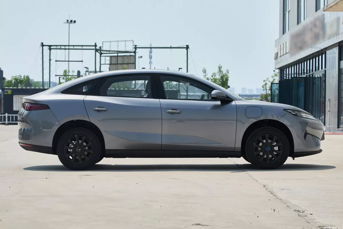 BYD E7