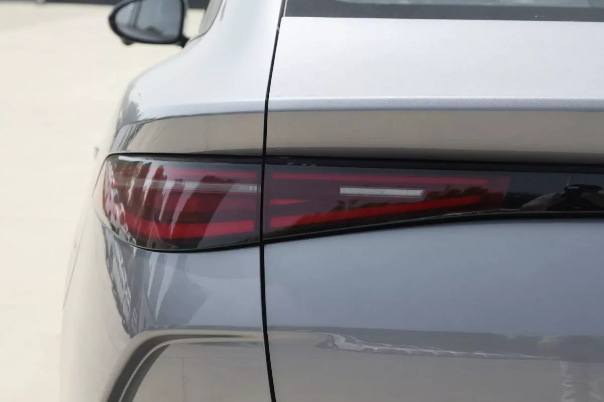 BYD E7