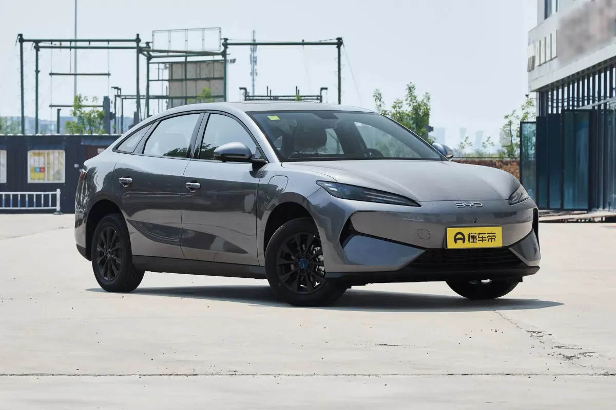BYD E7