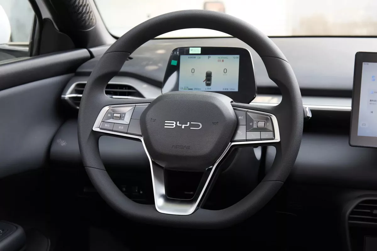 BYD E7