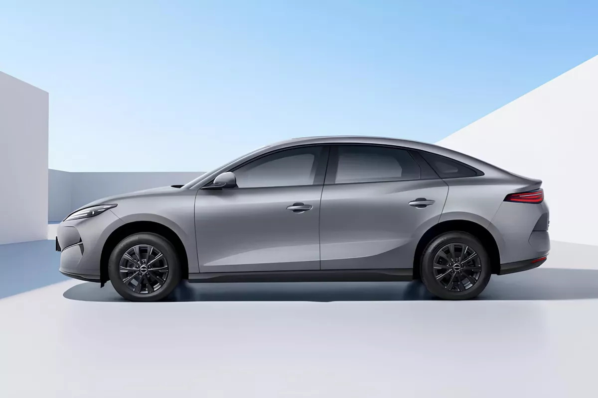 BYD E7