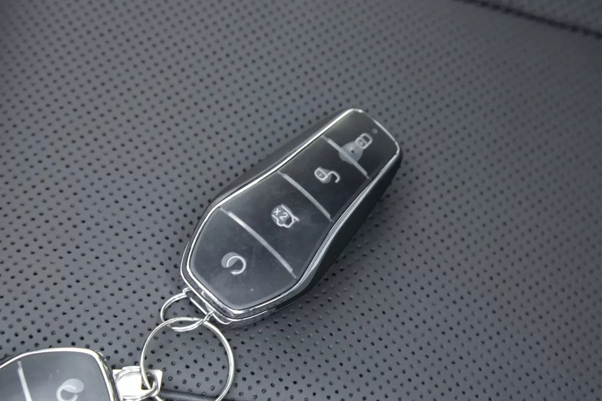 BYD E7
