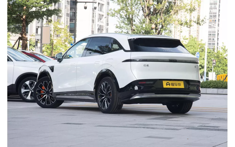 7X 4WD Smart + R20 Akebono 2025, Polar whiteout (mileage 20500 km)