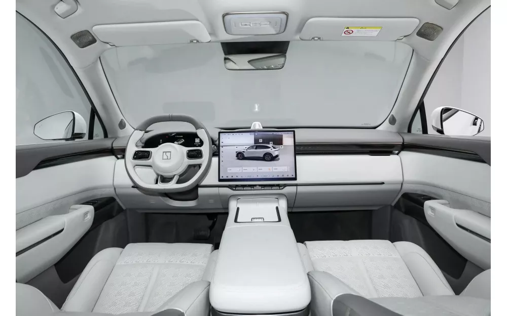 7X 4WD Smart + R20 Akebono 2025, Polar whiteout (mileage 20500 km)