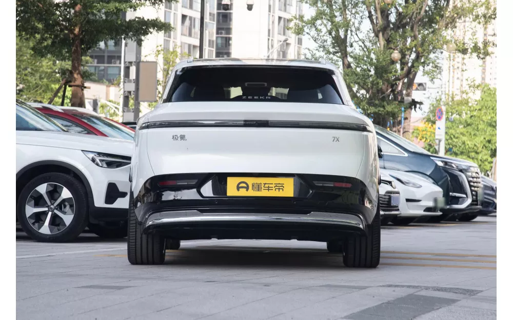 7X 4WD Smart + R20 Akebono 2025, Polar whiteout (mileage 20500 km)