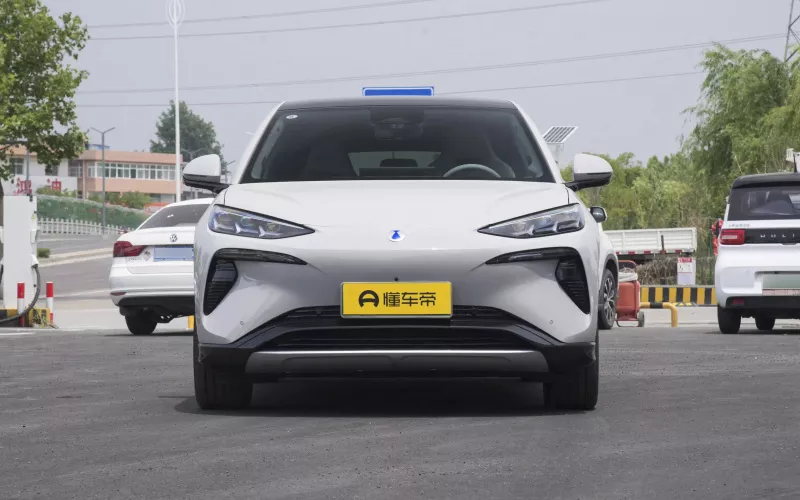 7X 4WD Smart + R20 Akebono 2025, Polar whiteout (mileage 20500 km)