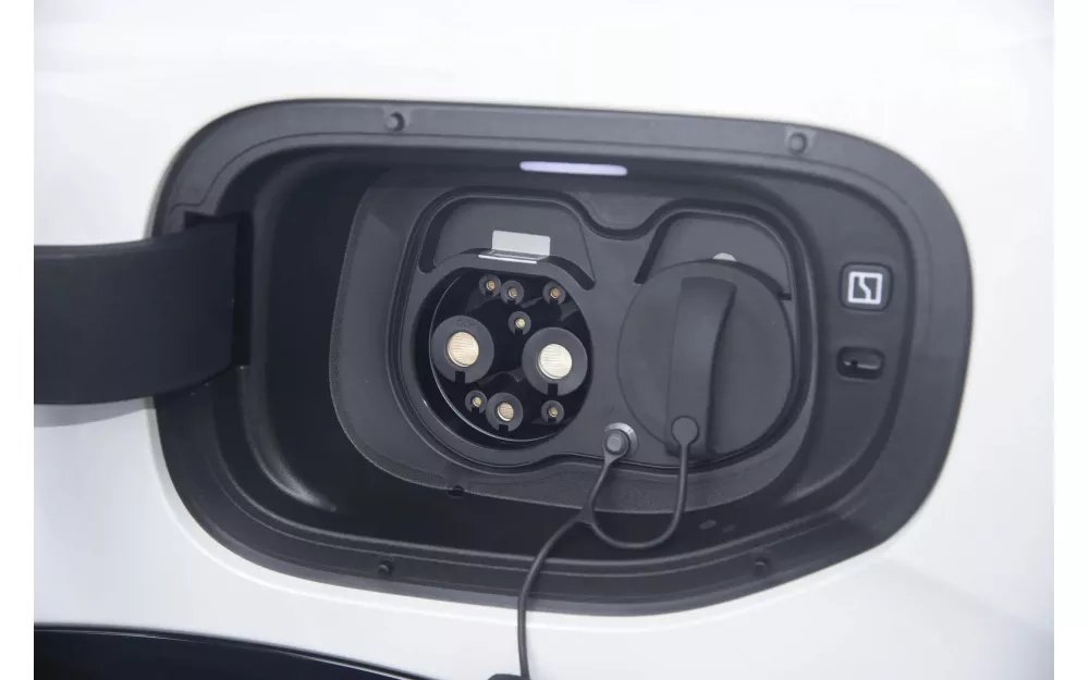 7X 4WD Smart + R20 Akebono 2025, Polar whiteout (mileage 20500 km)