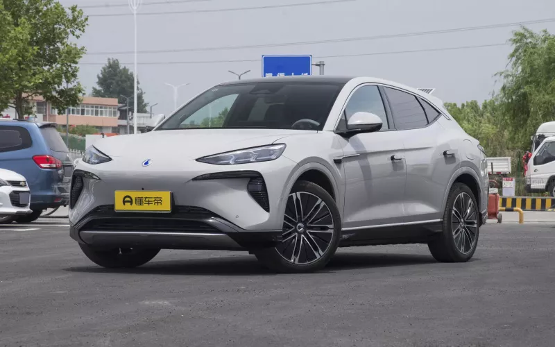 7X 4WD Smart + R20 Akebono 2025, Polar whiteout (mileage 20500 km)