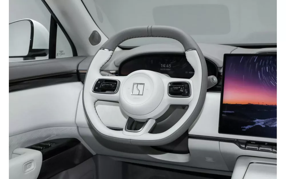 7X 4WD Smart + R20 Akebono 2025, Polar whiteout (mileage 20500 km)