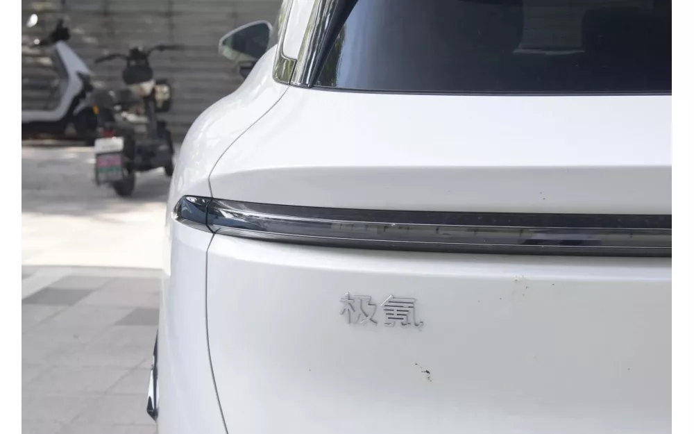 7X 4WD Smart + R20 Akebono 2025, Polar whiteout (mileage 20500 km)