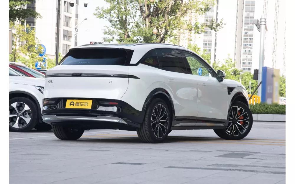 7X 4WD Smart + R20 Akebono 2025, Polar whiteout (mileage 20500 km)