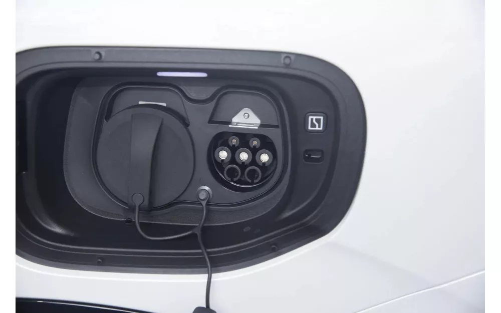 7X 4WD Smart + R20 Akebono 2025, Polar whiteout (mileage 20500 km)