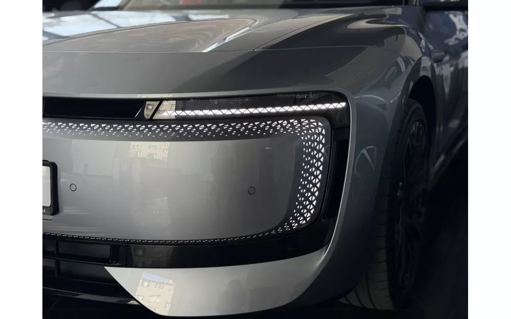 E5 Sportback Flagship Quattro, Streamer Silver, 2025