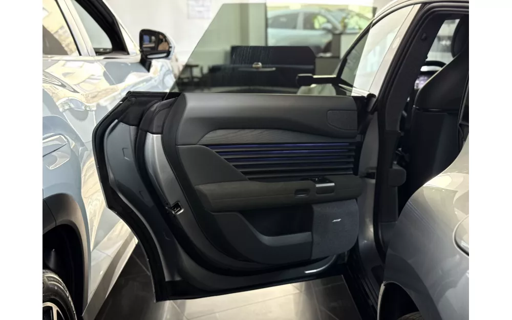 E5 Sportback Flagship Quattro, Streamer Silver, 2025