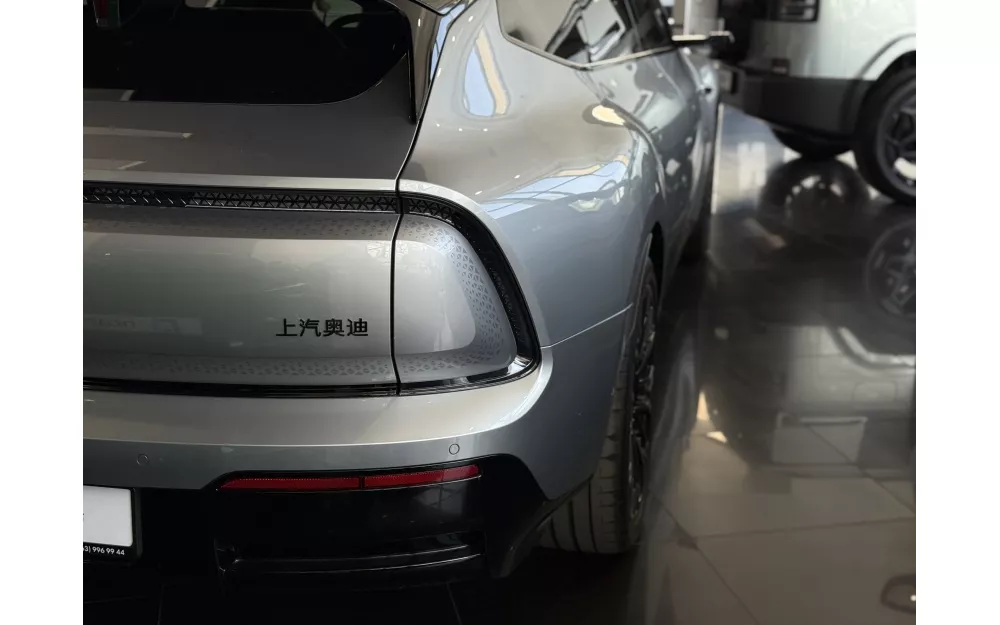 E5 Sportback Flagship Quattro, Streamer Silver, 2025