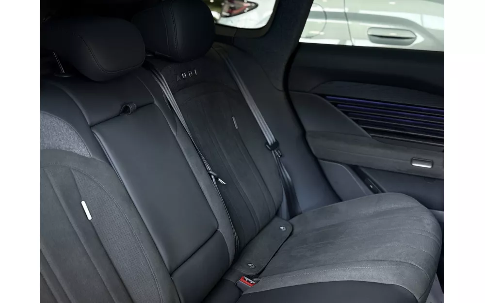 E5 Sportback Flagship Quattro, Streamer Silver, 2025