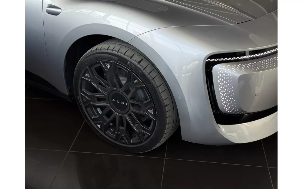 E5 Sportback Flagship Quattro, Streamer Silver, 2025