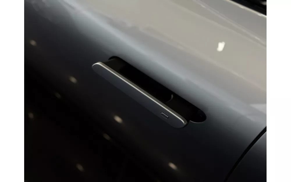 E5 Sportback Flagship Quattro, Streamer Silver, 2025