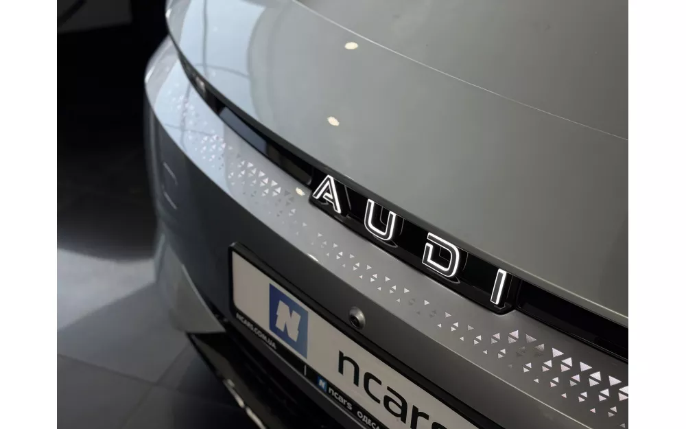 E5 Sportback Flagship Quattro, Streamer Silver, 2025