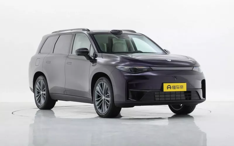E5 Sportback Flagship Quattro, Streamer Silver, 2025