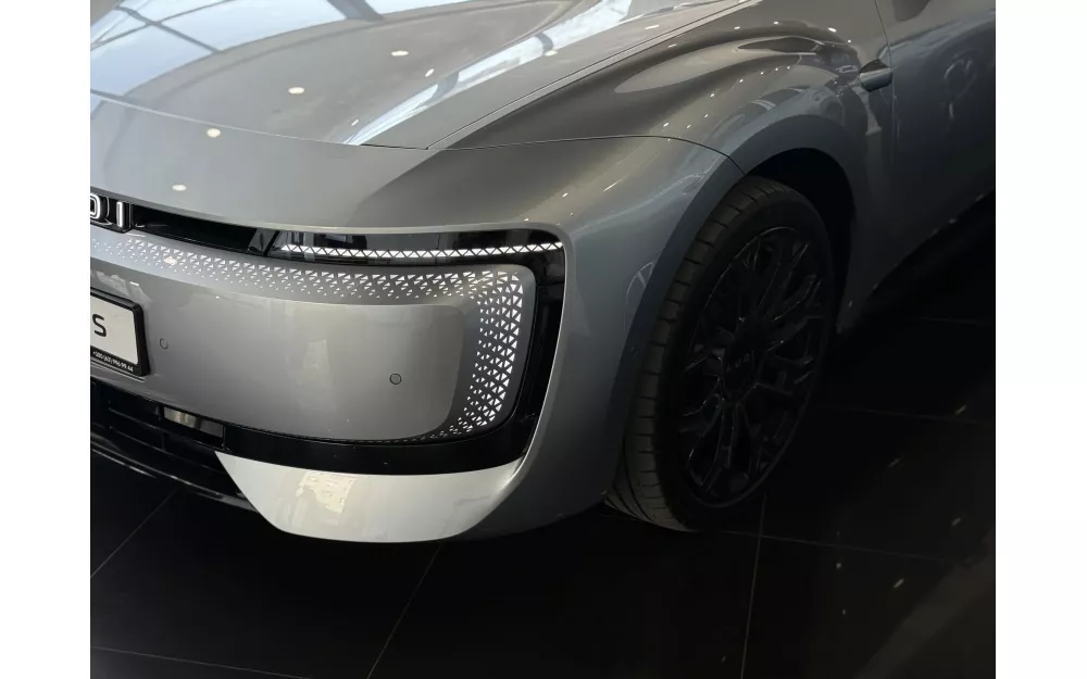 E5 Sportback Flagship Quattro, Streamer Silver, 2025