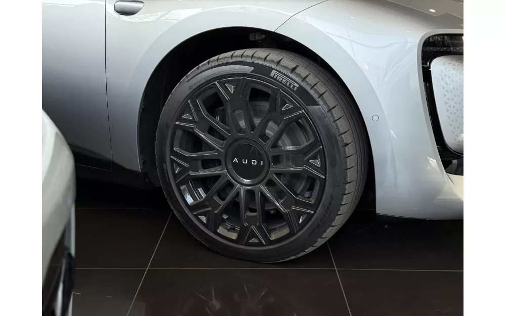 E5 Sportback Flagship Quattro, Streamer Silver, 2025
