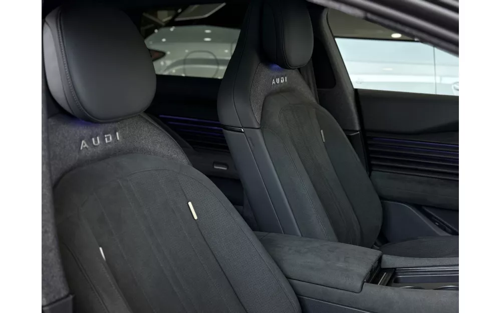 E5 Sportback Flagship Quattro, Streamer Silver, 2025