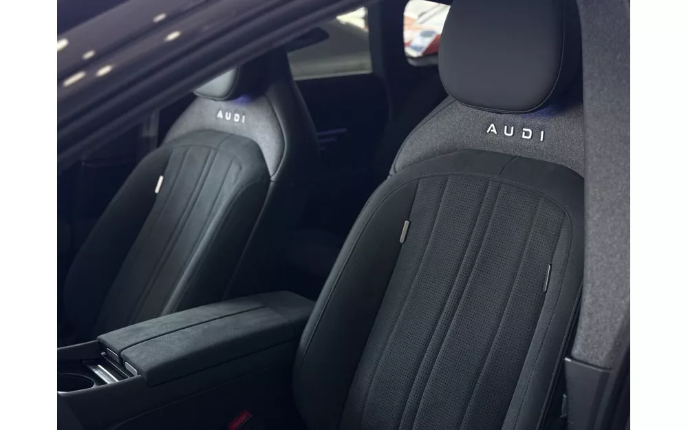 E5 Sportback Flagship Quattro, Streamer Silver, 2025