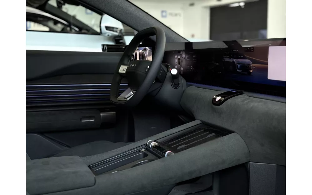 E5 Sportback Flagship Quattro, Streamer Silver, 2025