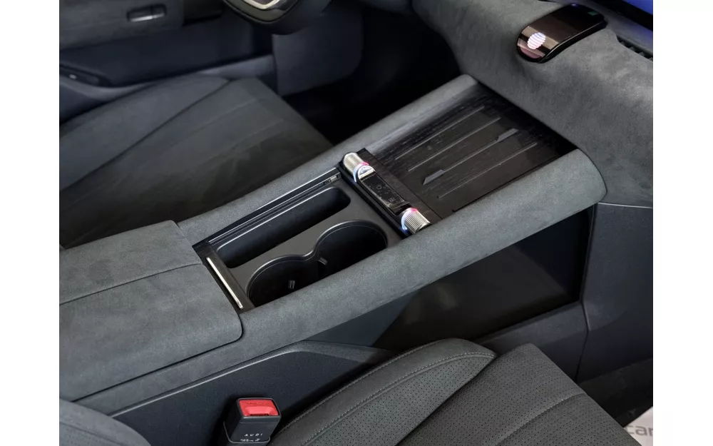 E5 Sportback Flagship Quattro, Streamer Silver, 2025