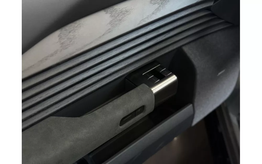 E5 Sportback Flagship Quattro, Streamer Silver, 2025
