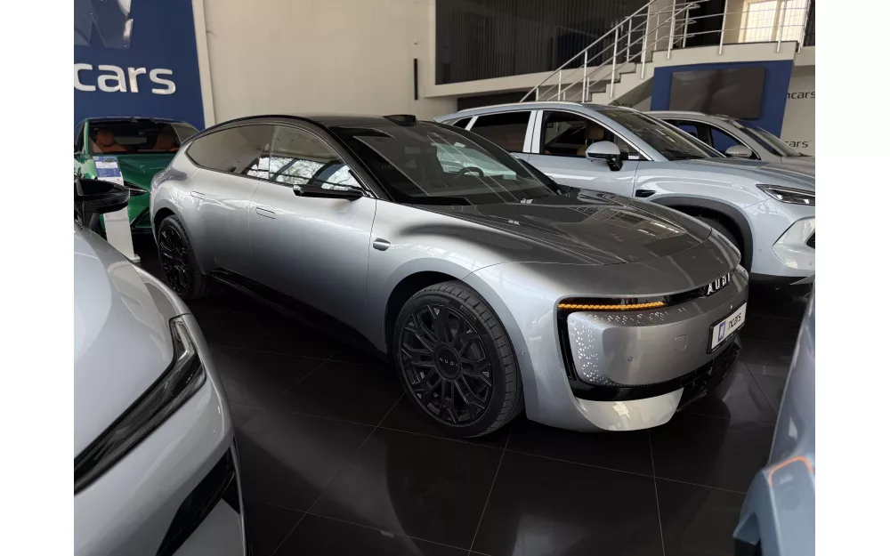 E5 Sportback Flagship Quattro, Streamer Silver, 2025
