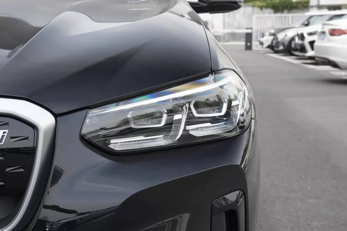 BMW iX3