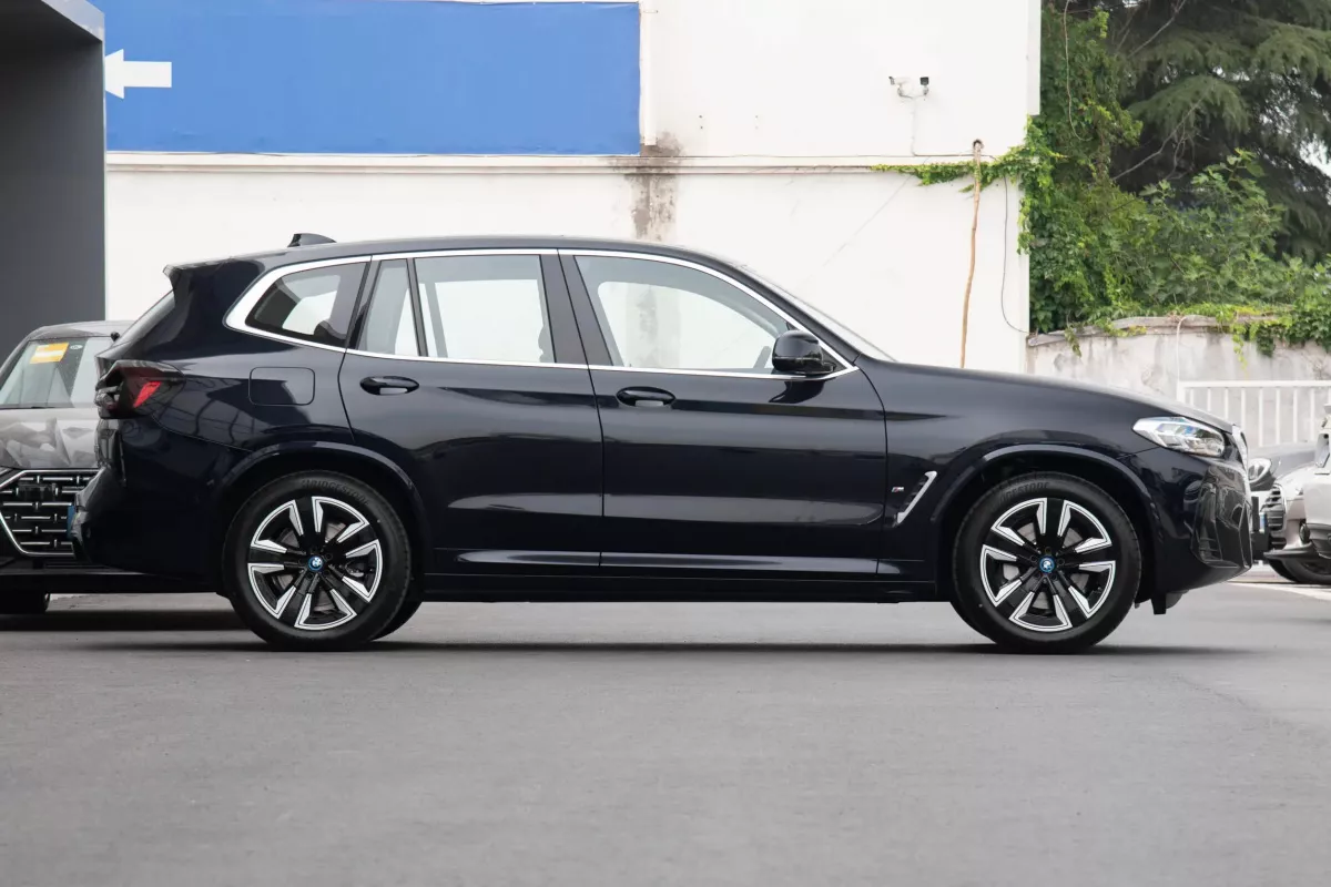 BMW iX3