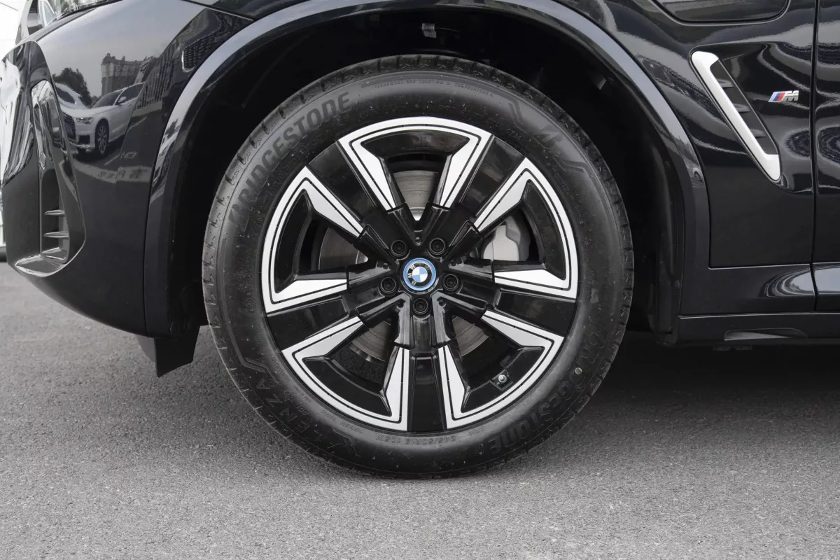 BMW iX3