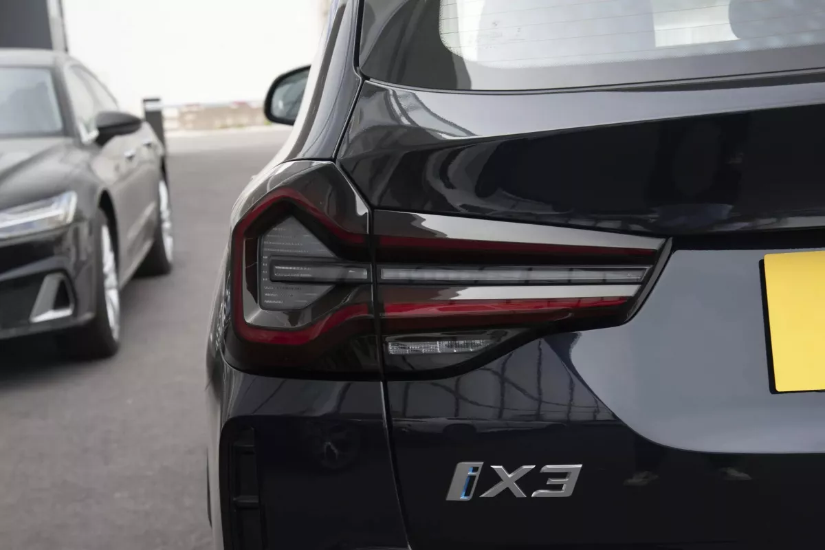 BMW iX3