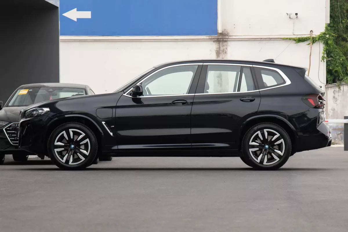 BMW iX3